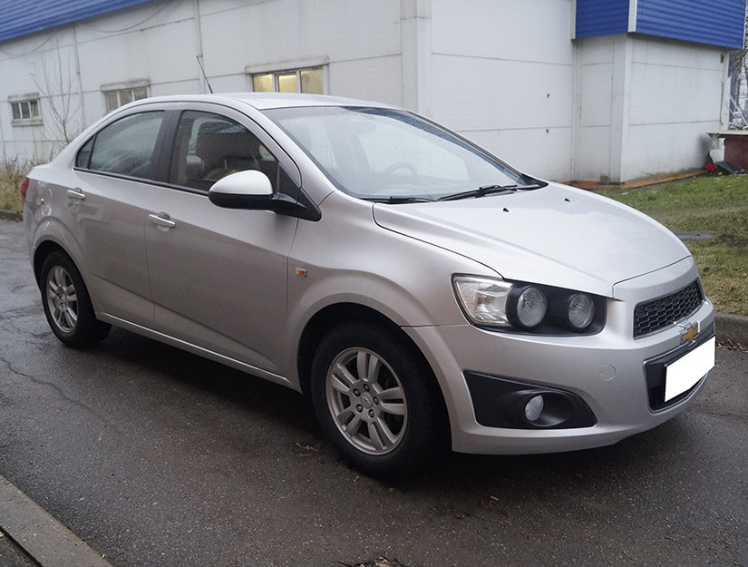 Chevrolet aveo красный